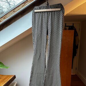 Super cute flare pants!